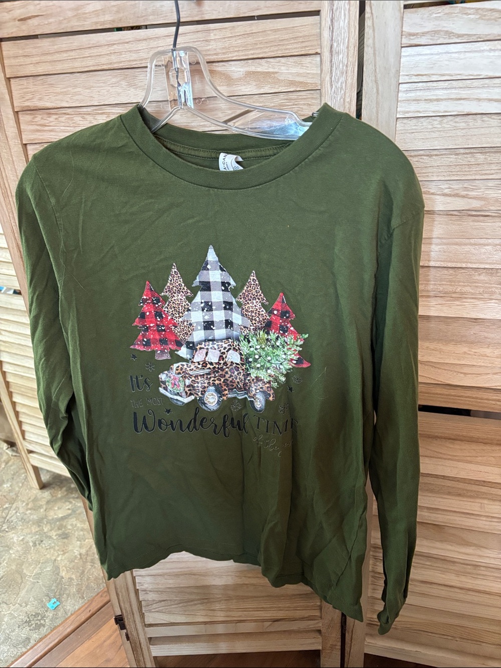 FINAL MARKDOWN Green Holiday Graphic Long Sleeve Tee Medium